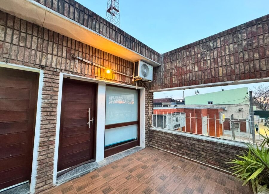Apartamento céntrico un dormitorio con terraza y fondo- Libertad