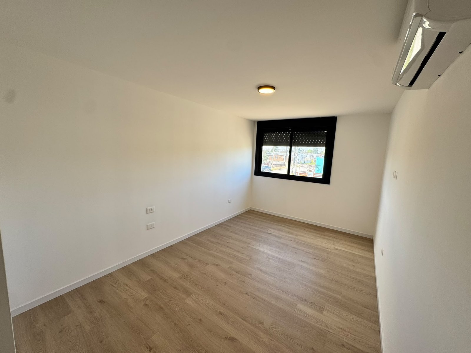 ¡Comodidad a estrenar! Destacada vivienda en Libertad — imagen 13