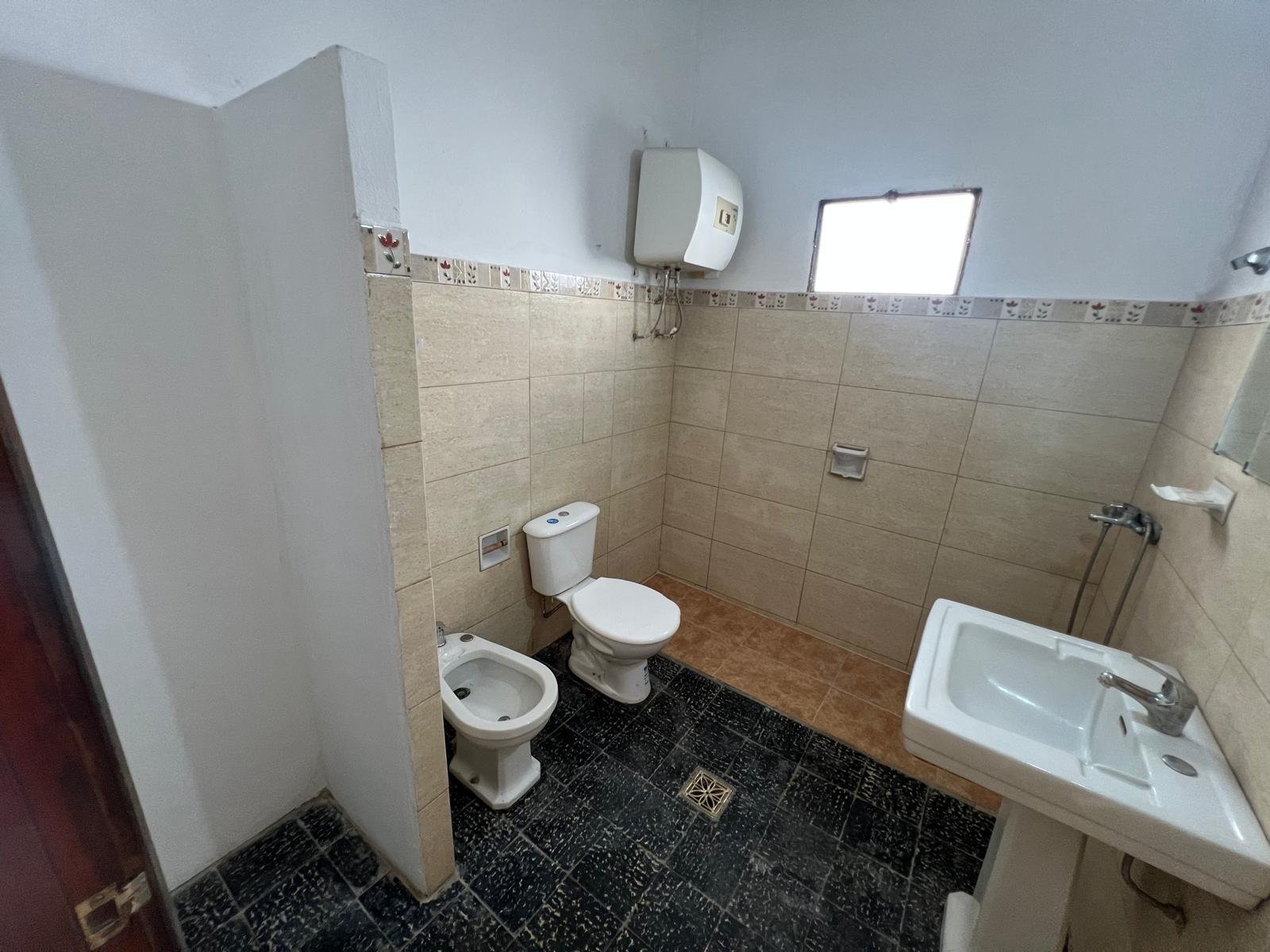 Casa tres dormitorios, barbacoa y cochera en zona céntrica-Libertad — imagen 4